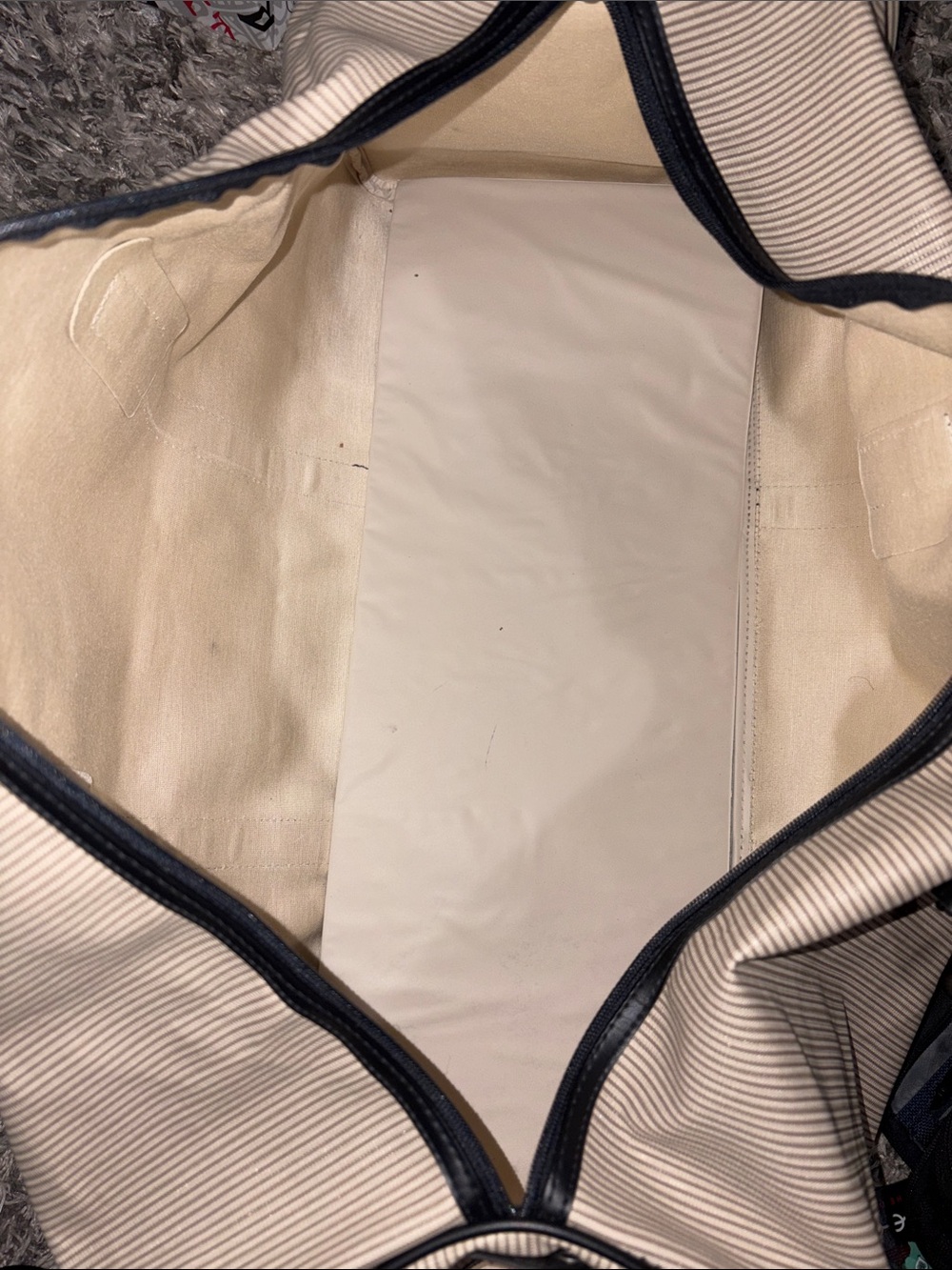 DONT BUY Fendi Parfums Duffle Bag - Picture 3 of 16